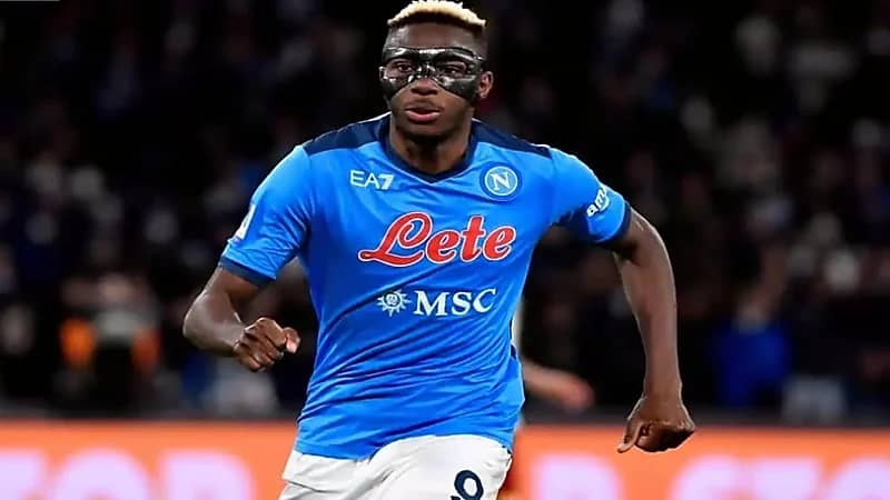 أوسيمين يقترب من الهلال والمفاوضات تدخل مراحلها النهائية