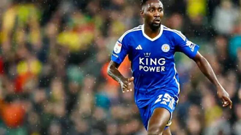 الأهلي يلاحق نديدي ليستر