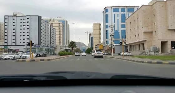 مواطن يثأر لمركبته بمطاردة سارقها والإطاحة به