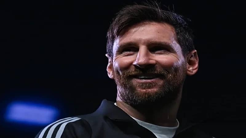 ميسي يغيب عن حفل تكريمه بـ وسام الحرية