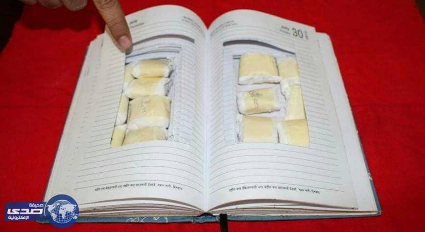 ضبط بنجالي حاول تهريب كمية من الحبوب المخدرة في مفكرته الشخصية