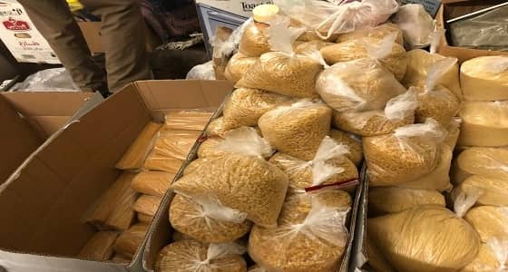 بالصور.. ضبط مبنى سكني يخزن مواد غذائية منتهية الصلاحية بالمدينة المنورة