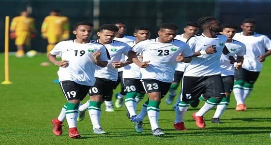 بالصور.. " أخضر الشباب " يواصل تدريباته الإعدادية بالإمارات