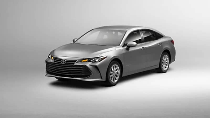 بالصور.. تويوتا ترفع النقاب عن سيارتها الجديدة أفالون موديل 2022