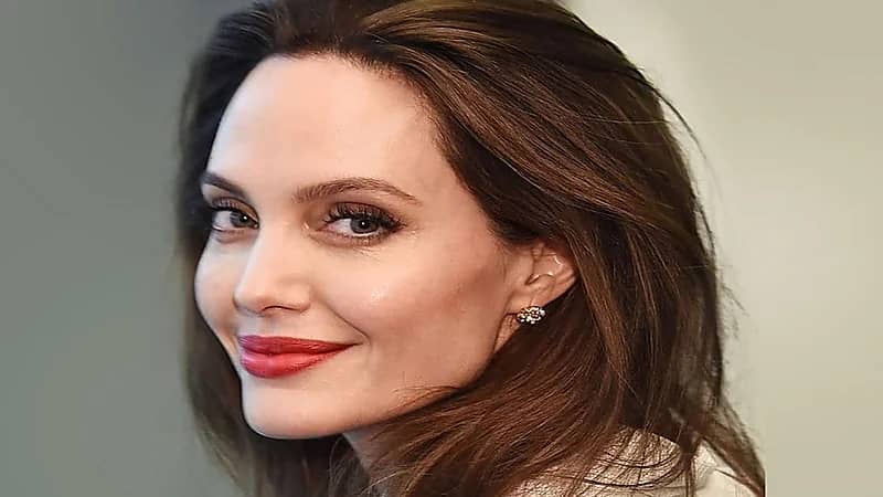 أنجلينا جولي تدخل على خط الأزمة الأوكرانية