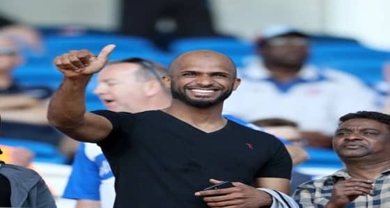 حارس الهلال يتواجد وسط جماهير ناد إنجليزي في المدرجات