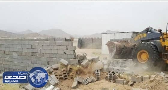 بالصور.. بلدية العزيزية ترصد مخالفات تعدي على أراضي الدولة في مكة