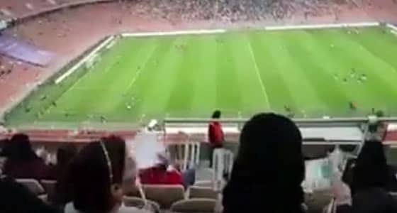 بالفيديو.. العائلات في تفاعل مع أسماء لاعبي الأهلي قبل المباراة