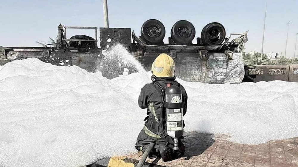 مدني الرياض يخمد حريق اندلع في ناقلة وقود و3 مركبات على الدائري الغربي