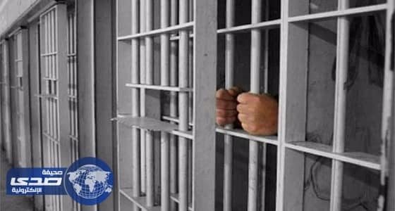سجون مليشيات الحوثي.. عري واغتصاب وشرب مياه الصرف