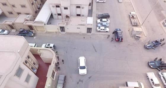 بالصور.. أمن الدولة يحبط عملية إرهابية في الرياض ويلقي القبض على إرهابيين