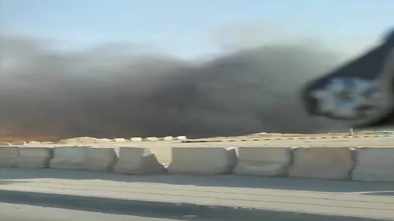 شاهد.. نشوب حريق في الوادي تحت الجسر المعلق