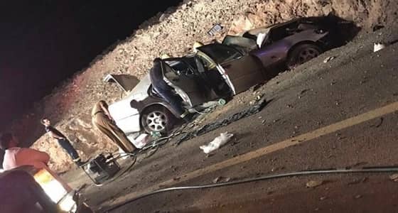 جمل سائب يودي بحياة رجل وطفلة على طريق مهد الذهب