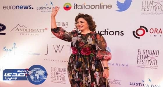 إلهام شاهين تثير الجدل بفستانها