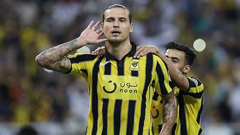 النجم الأحمر الصربي يحسم صفقة بريجوفيتش