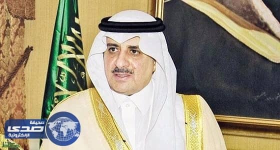 أمير منطقة تبوك يتقدم المصلين على شهيدي الواجب بالحد الجنوبي