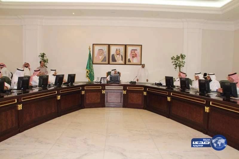 بحث إمكانية نقل موقع مطار جازان