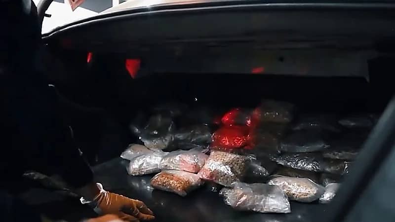 إحباط محاولة تهريب أكثر من 183 ألف حبة كبتاجون في منفذ البطحاء .. فيديو