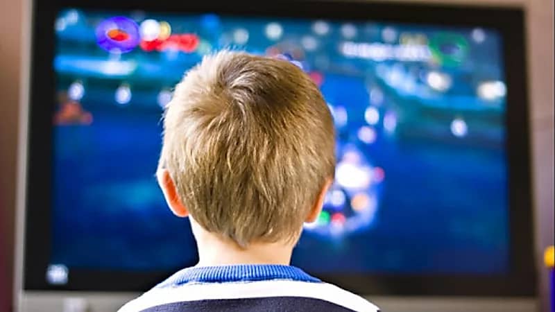 نصائح للحفاظ على العين من أضرار الشاشات الإلكترونية