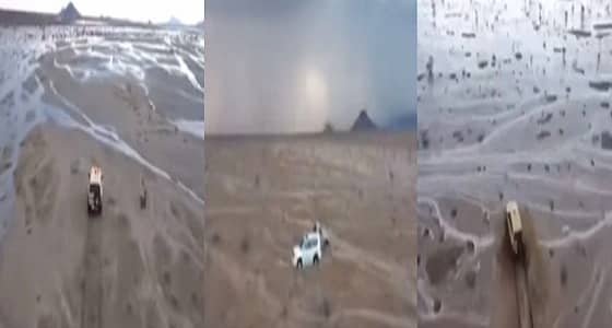 بالفيديو..  فرق " الدفاع المدني " تتوغل بمنطقة صحراوية لإنقاذ مسن وأبنائه