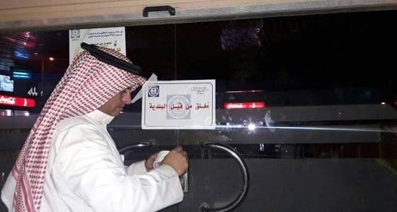 بلدية القوز تغلق مطعم بعد تسمم 4 من عائلة واحدة