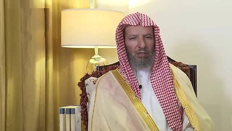 الشيخ الشثري يوضح الحكم الشرعي لخلع ملابس الإحرام وقطع العمرة ..فيديو