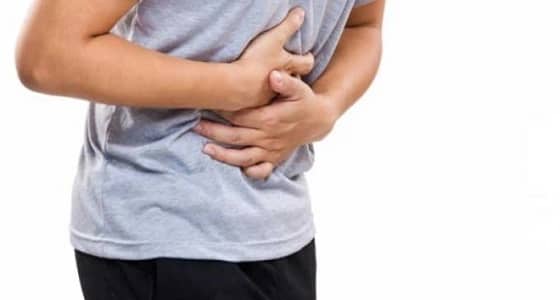 " وجبة برجر " تصيب عائلة بالتسمم في السداد.. والأب يطالب بإغلاق المطعم