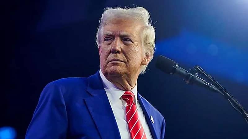 ترامب يطالب بمرور السفن الأميركية مجاناً عبر قناتي السويس وبنما