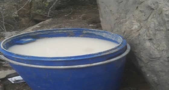 بالصور.. دوريات وهيئة أحد رفيدة يبطلون مصنعين خمور