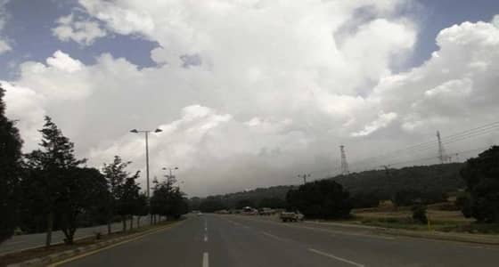 الإنذار المبكر: سحب رعدية ممطرة في جازان