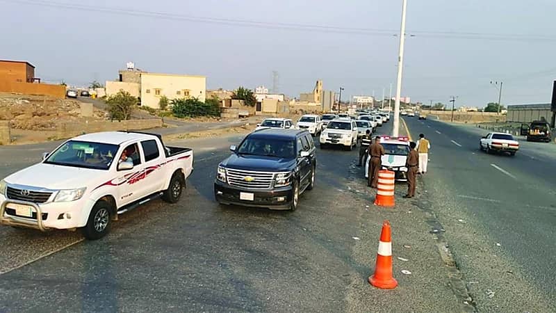 تفويج آلاف المركبات القادمة من المناطق الجبلية من الدرب