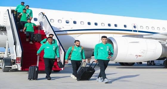 بالصور.. الأخضر يصل أبوظبي استعدادًا لملاقاة الإمارات