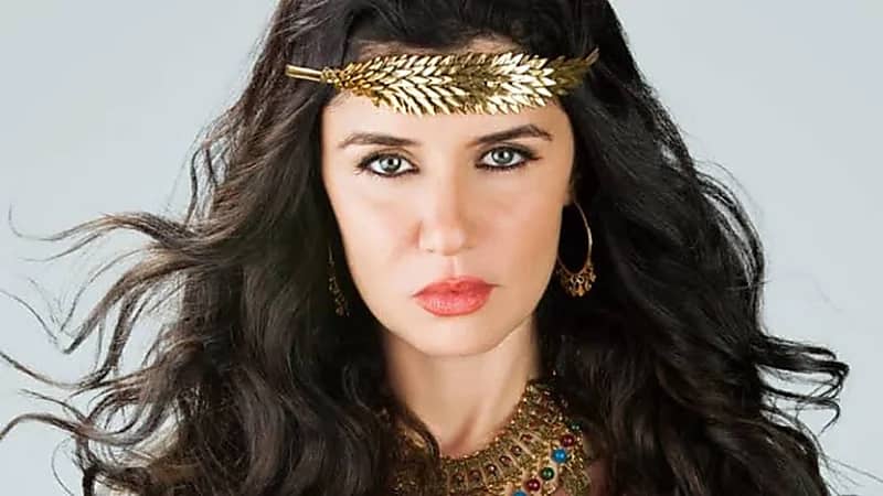 الفنانة غادة عادل تتعرض لوعكة صحية مفاجئة 