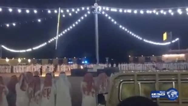 بالفيديو.. إطلاق نار في مناسبة اجتماعية والرماة يلوذون بالفرار بعد حضور الدوريات الأمنية