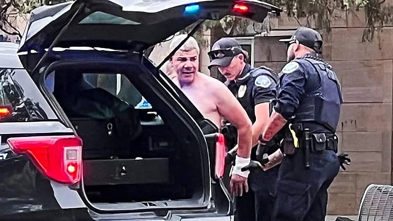 قاضٍ أمريكي يوقف ترحيل أسرة المشتبه به في هجوم كولورادو