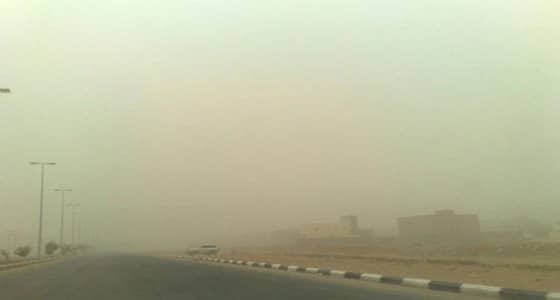 إنذار بانعدام الرؤية الأفقية بالقيصومة وبريدة