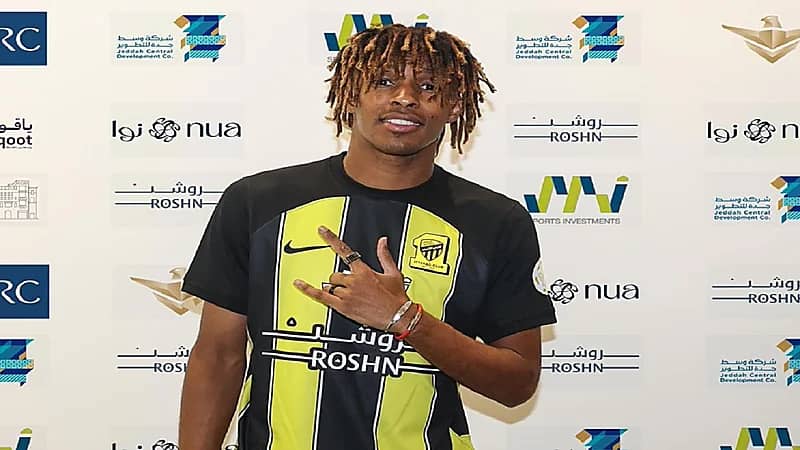 فواز الصقور يرفض الإعارة ويتمسك بالرحيل النهائي