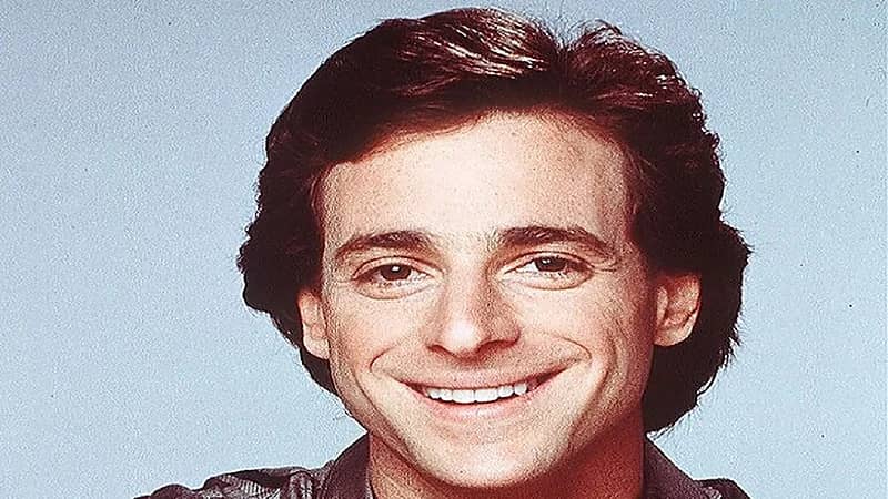 العثور على ممثل أمريكي كوميدي مشهور متوفى في غرفته