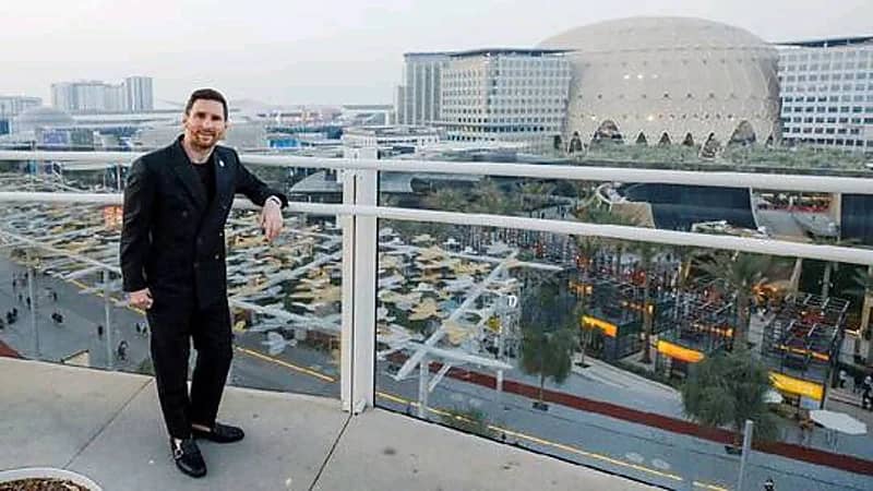 شاهد.. ميسي برفقة الشيف بوراك ويحصل على هدية خاصة