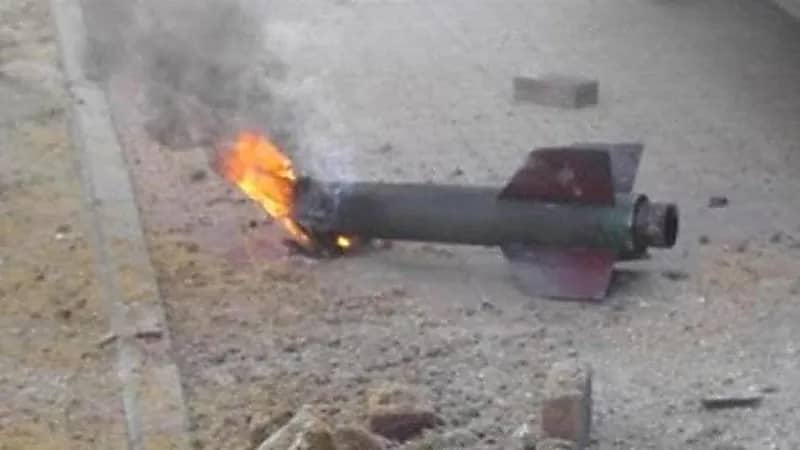 قذيفة حوثية تنهي حياة طفل وتصيب 3 آخرين بتعز