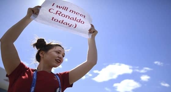 مشجعة برتغالية: سوف أقابل " رونالدو " اليوم