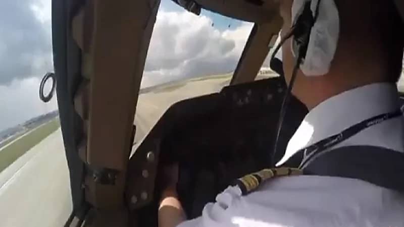 شاهد.. لحظات حاسمة لقائد طائرة يصارع الأجواء للهبوط بسلام
