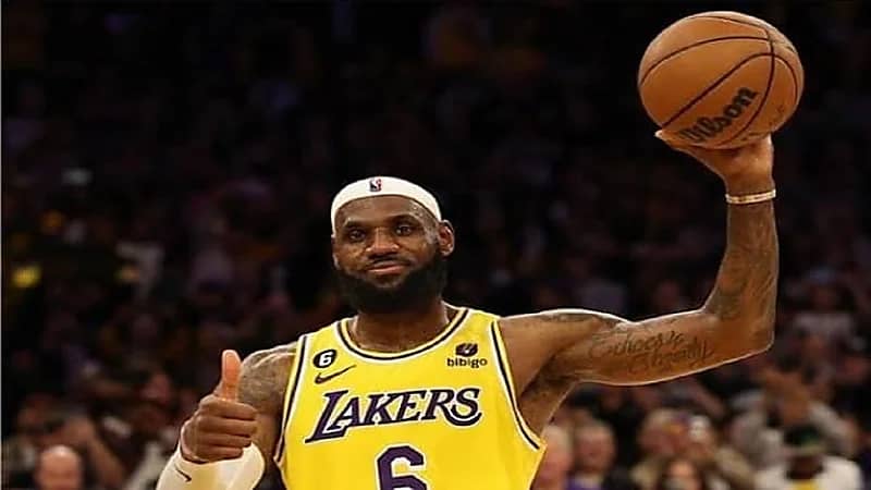 أسطورة كرة السلة ليبرون جيمس يتواجد في الرياض