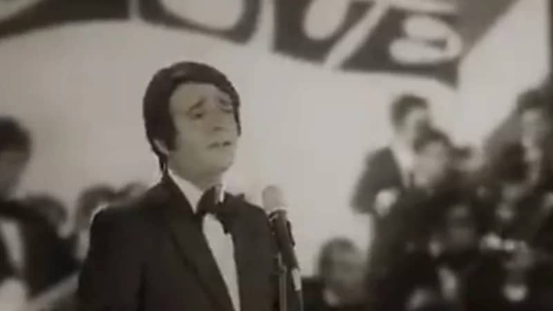 شاهد.. الحبيب يتقمص شخصية عبدالحليم حافظ في " ستوديو 22 " الساخر 