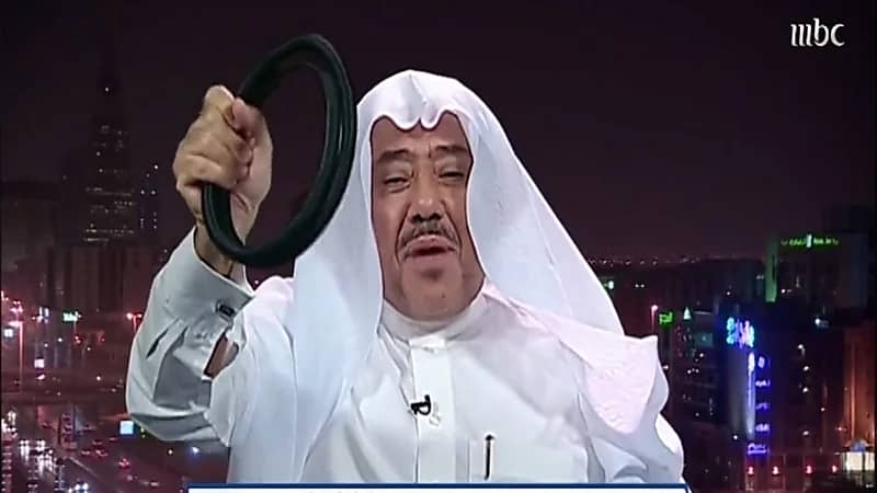 بالفيديو.. "‏الدغيثر" يرفع العقال لنواف التمياط على الهواء