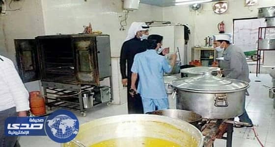 اغلاق 10 محلات تجارية ومصادرة كميات من المواد الغذائية الفاسدة بالداير