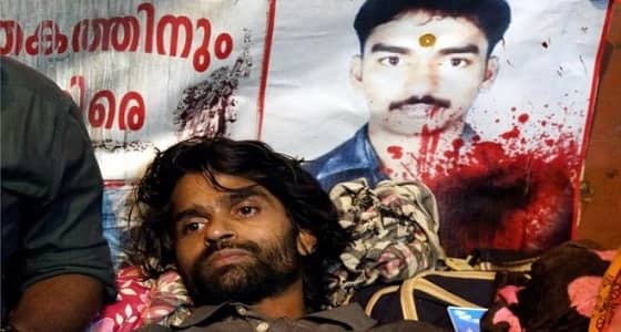 شاب يعتصم 800 يوم للمطالبة بفتح التحقيق في مقتل شقيقه