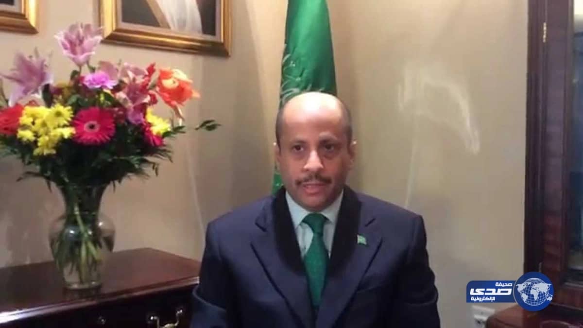 فتاة حسناء «تتحرش» بالرجال في الشارع