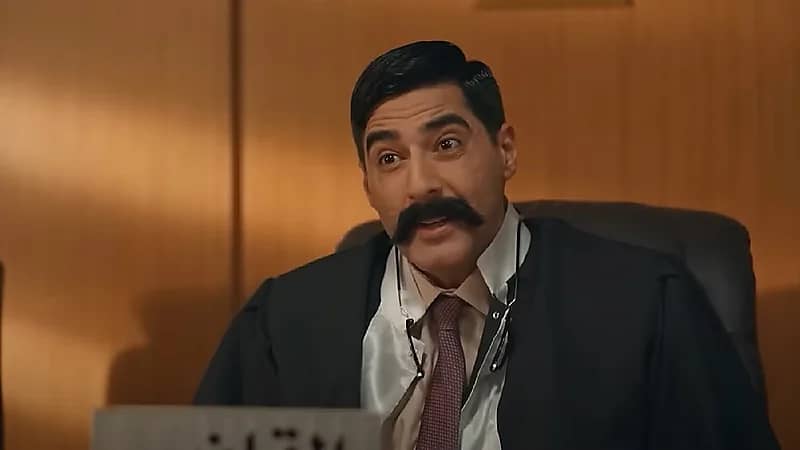 هجوم على فنان عراقي بعد ظهوره بشوارب طويلة