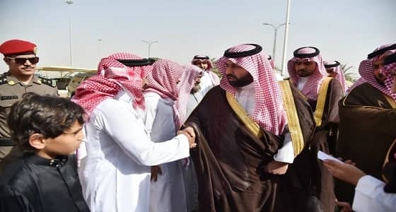 بالصور.. نائب أمير جازان يزور أسر شهداء العارضة